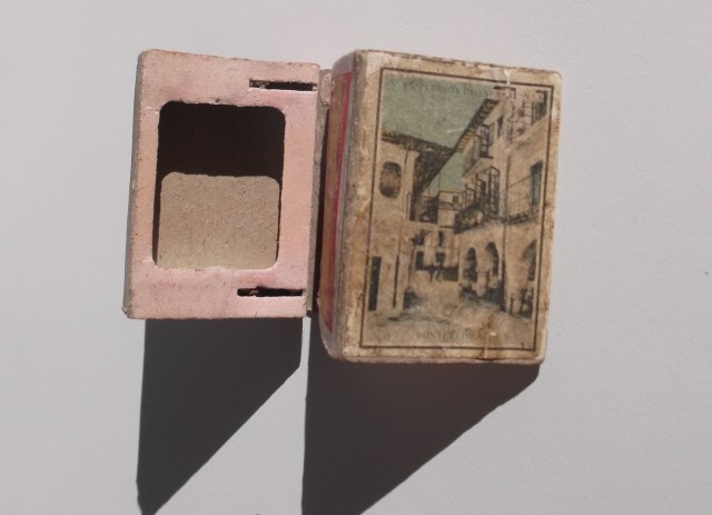 Caja de cerillas guardada por su hermano Francisco.