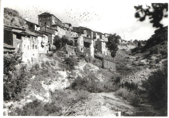 Casas colgantes hacia el barranco del Azul